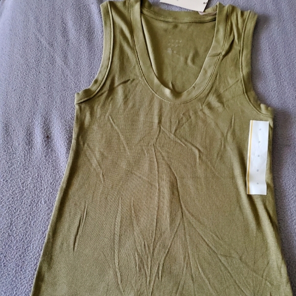 V tank top Small - Picture 1 of 2